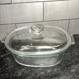 Vintage 3qt #703 Pyrex  Glass Oval Baking Dish with Lid. Exc condition